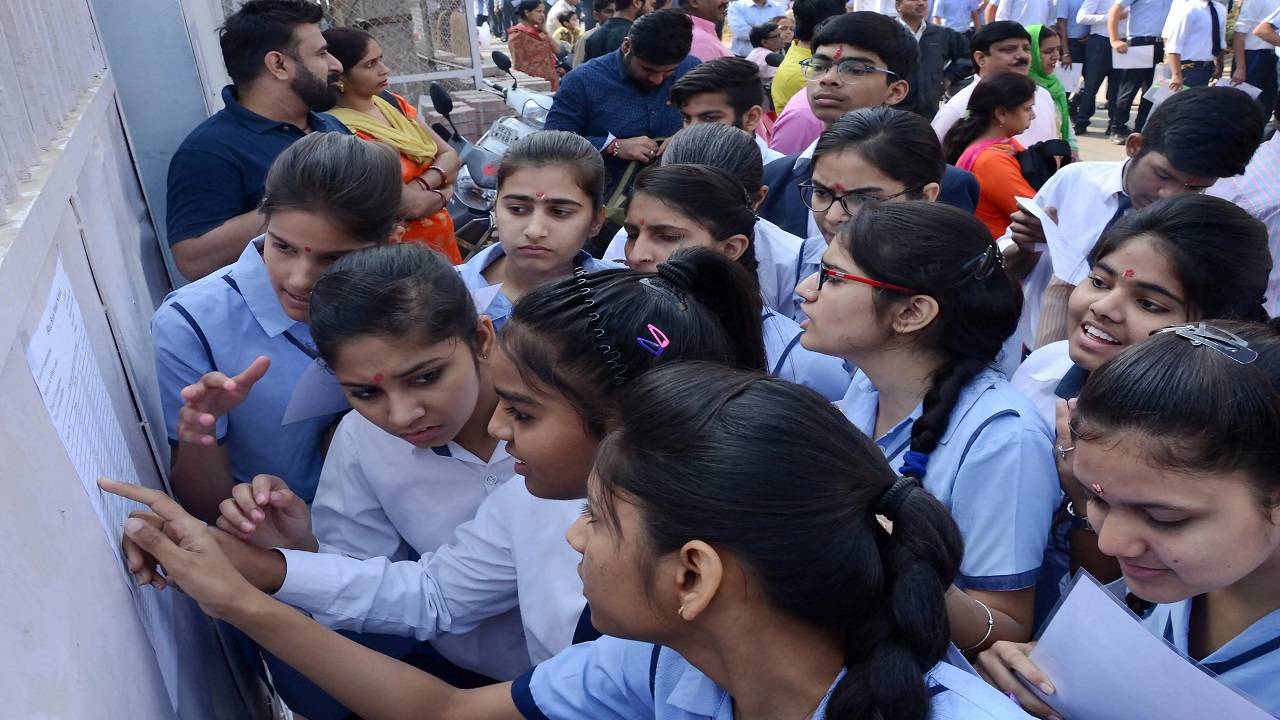 It is likely that CBSE Result 2023 may be declared within by the end of first week or second week of May.
