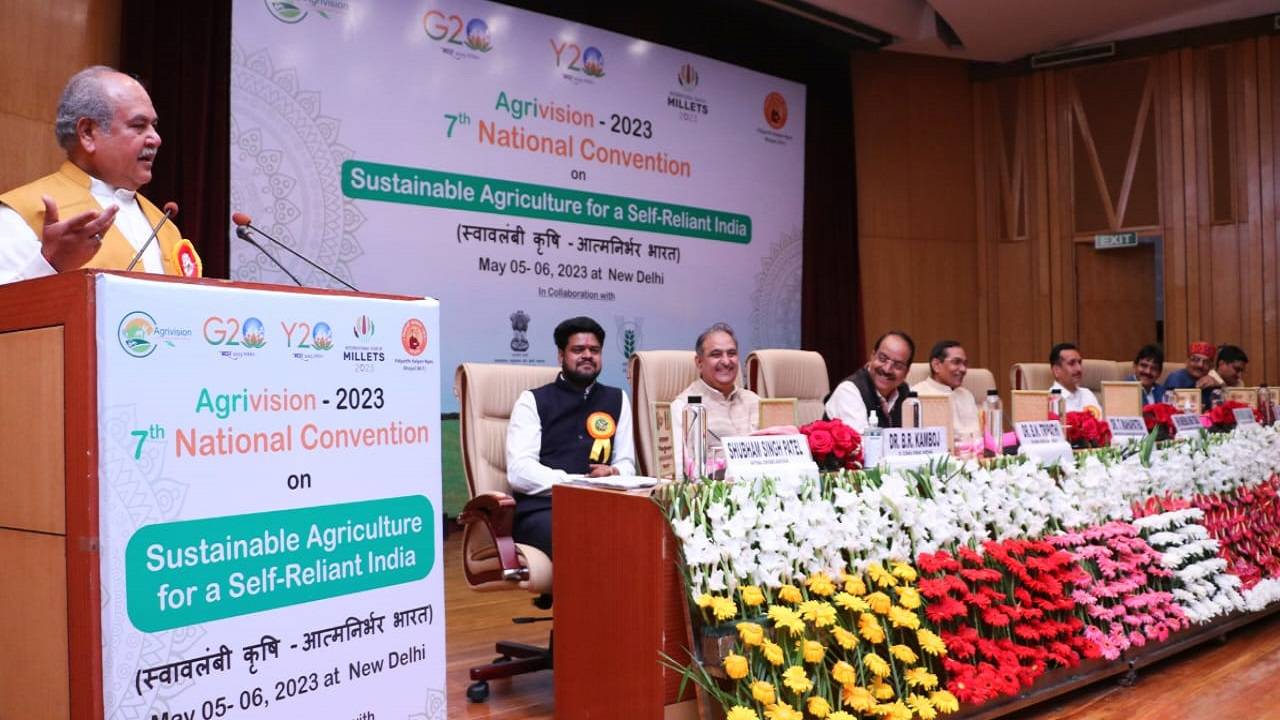 Narendra Singh Tomar addressing the Agrivision Conference.