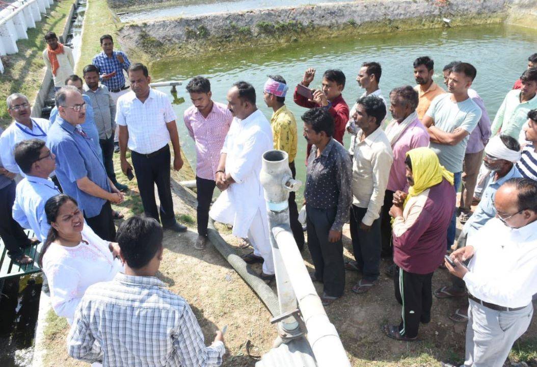 Dr. Abhilaksh Likhi Visits ICAR-NBFGR at Lucknow; Interacts with Fish Farmers