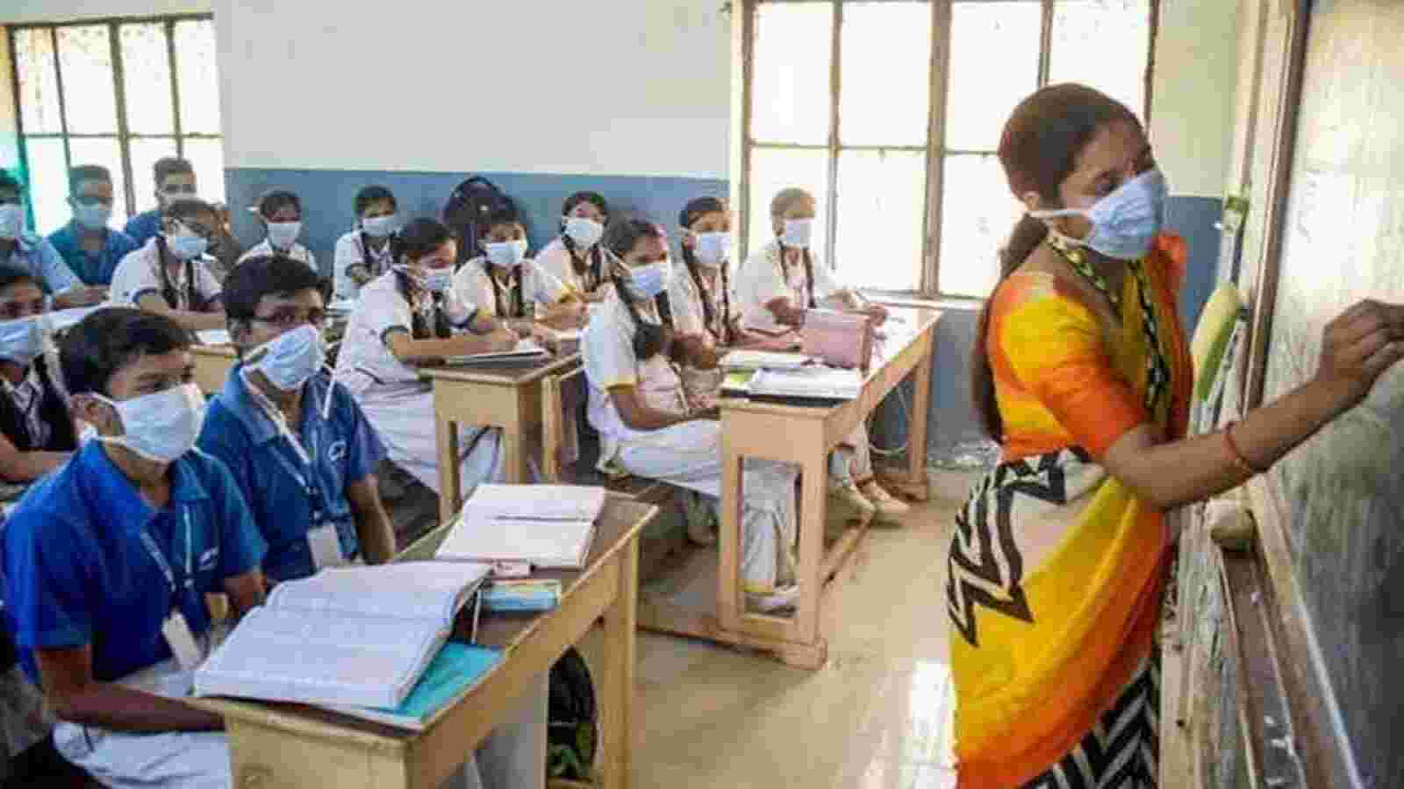 Maharashtra Minister for School Education, Deepak Kesarkar announces to recruit teachers for the state's schools