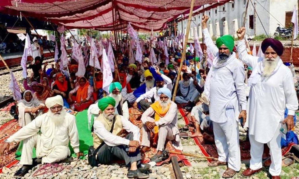 Punjab Farmers Stage Railway Track Blockade, Demand Fair Compensation for Land Acquisition (Photo Source: By Arrangement)
