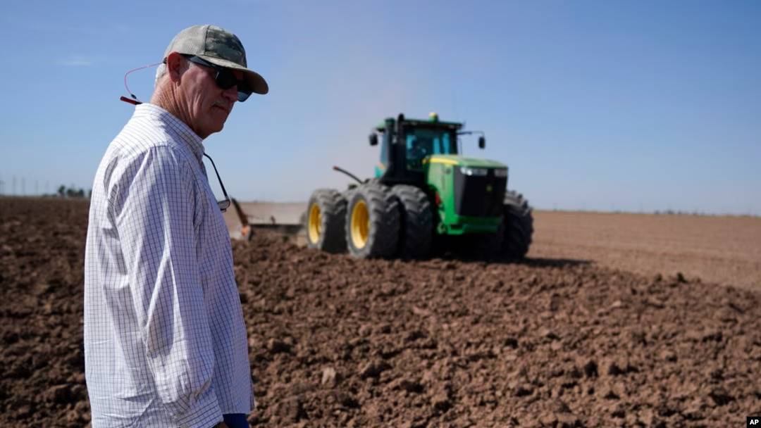 Multiple US States Enforce Bans on Chinese Farmland Purchases (Photo Source: VOA)
