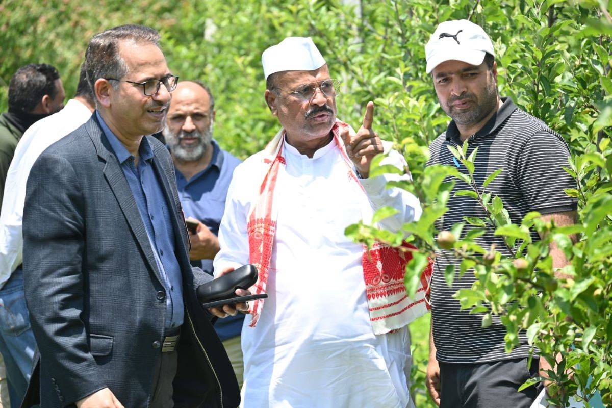 Maharashtra Agri Min Abdul Sattar Visits CoE for Temperate Fruits Zawoora (Photo Source: UNT)