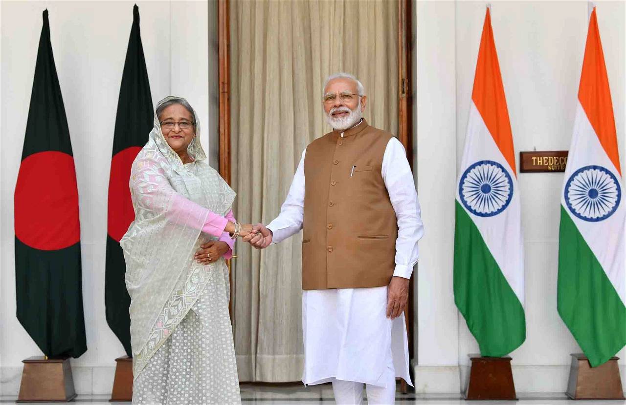 PM Narendra Modi Receives Mangoes from Bangladeshi PM Sheikh Hasina(Source Twitter@narendramodi)