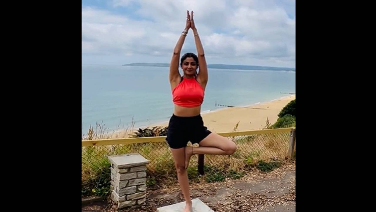 International Day of Yoga 2023: Bollywood actress Shilpa Shetty joins the league as she posts a video on Twitter. (Photo Courtesy: Shilpa Shetty Kundra/Twitter)