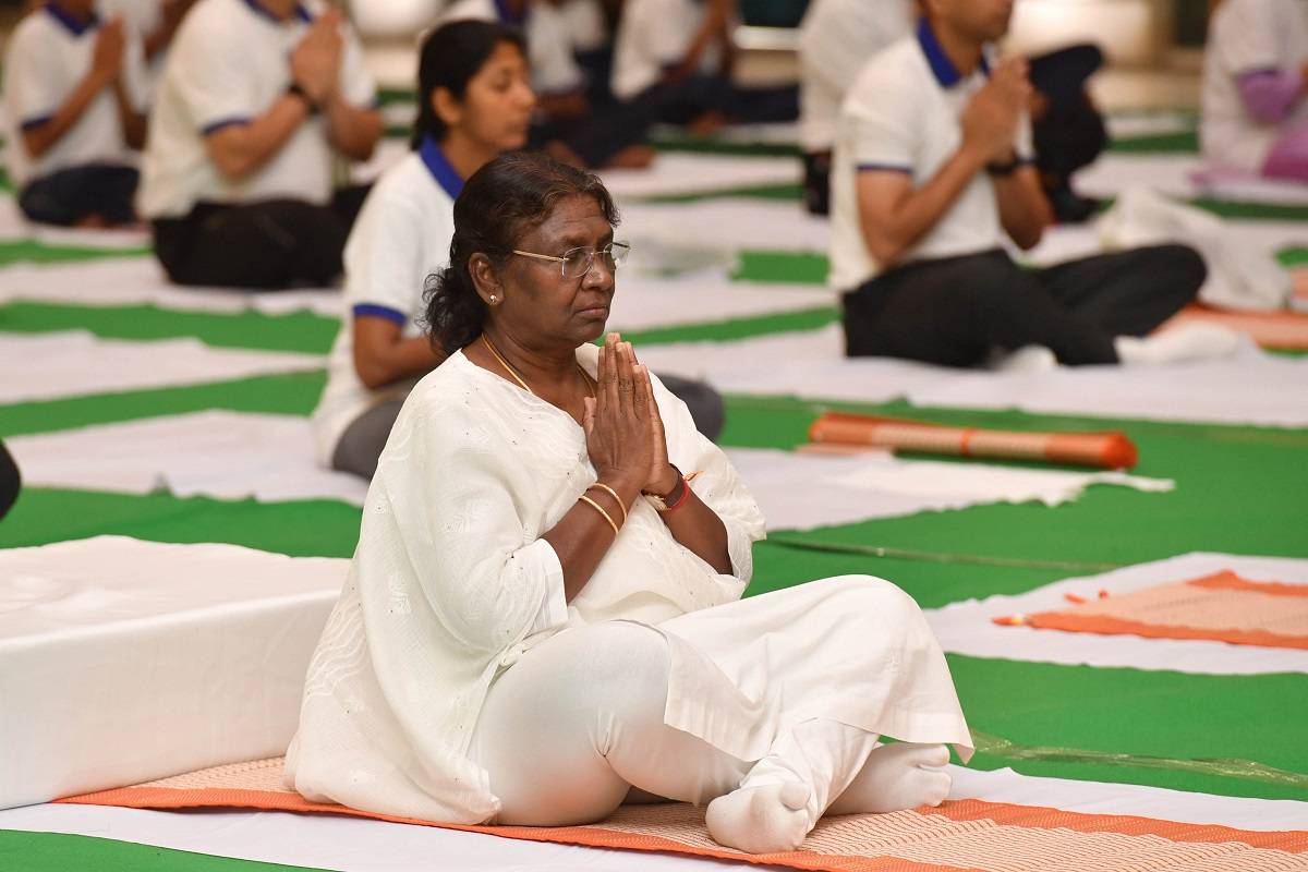 At least 34,000 Yoga Mats Sourced from Tribal Artisans for International Yoga Day (Source Twitter@rashtrapatibhvn)