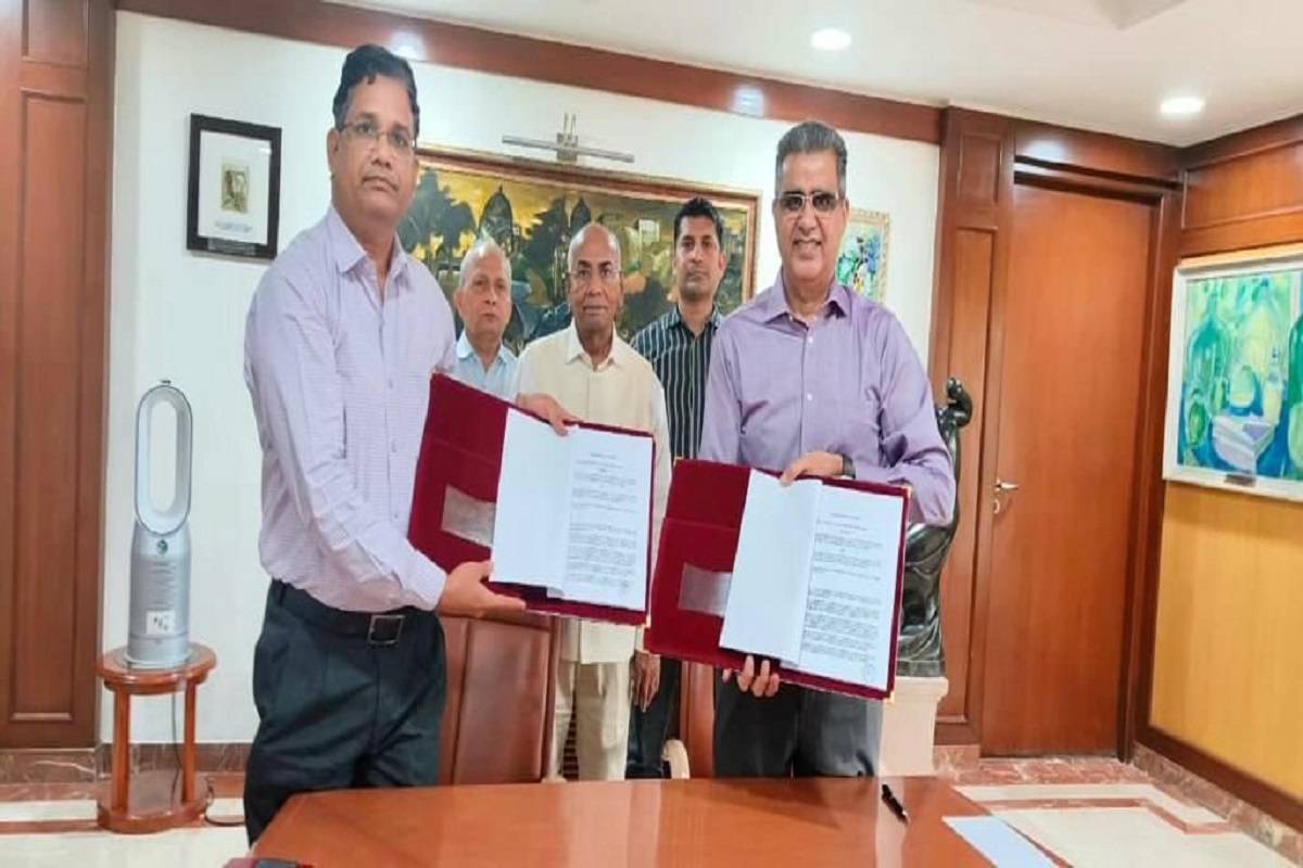 IFFCO Signs Agreement to Export Nano Liquid Urea to the US (Photo Courtesy: Twitter/@drusawasthi)
