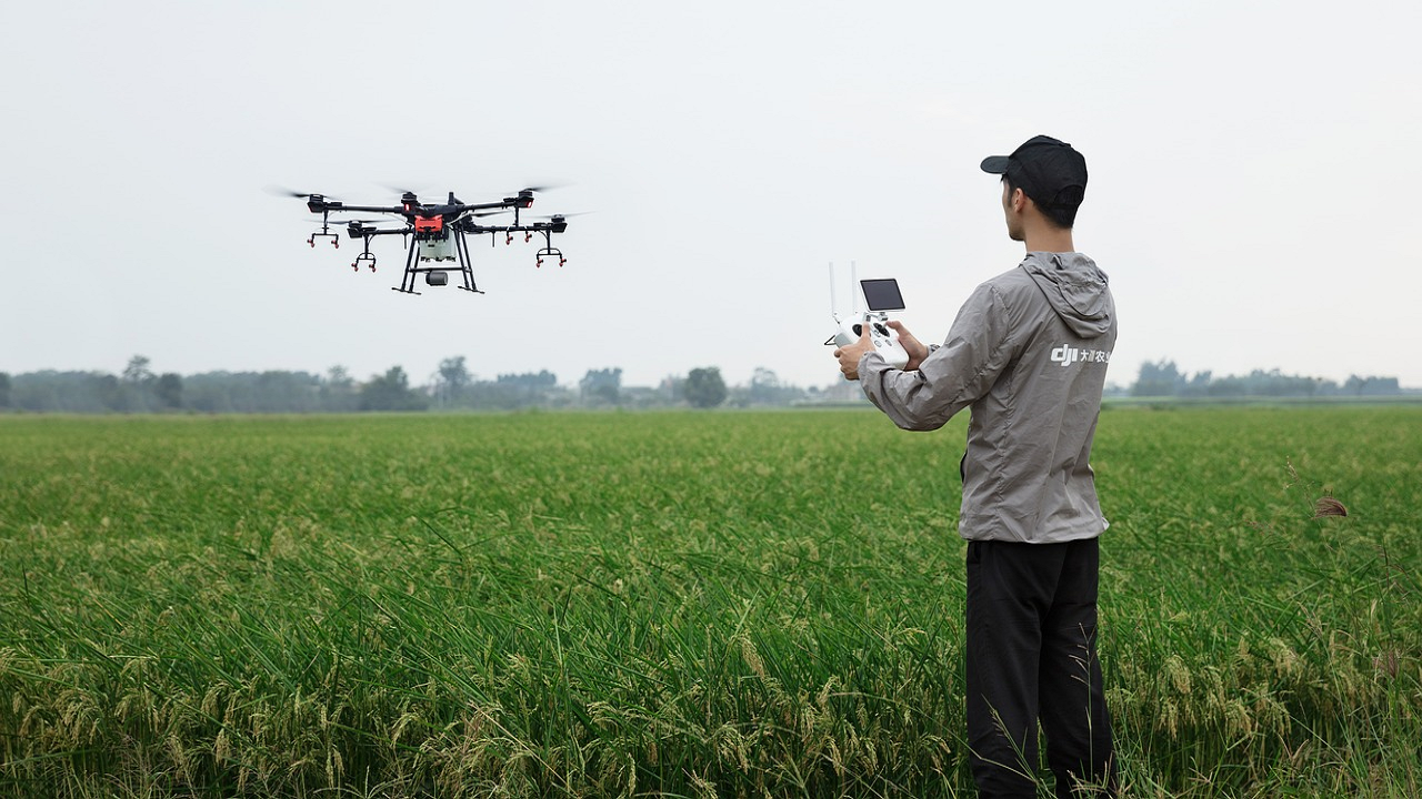 AgriTech Innovations 2023: Transforming Farming with AI, Robotics, and  Drones