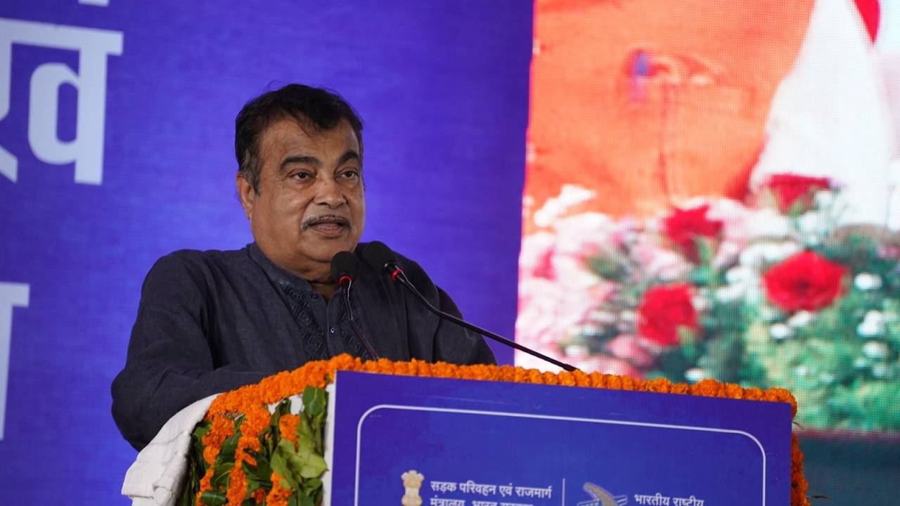 Nitin Gadkari has urged farmers to raise ethanol-producing crops that can provide energy. (Photo Courtesy- FB/Nitin Gadkari)