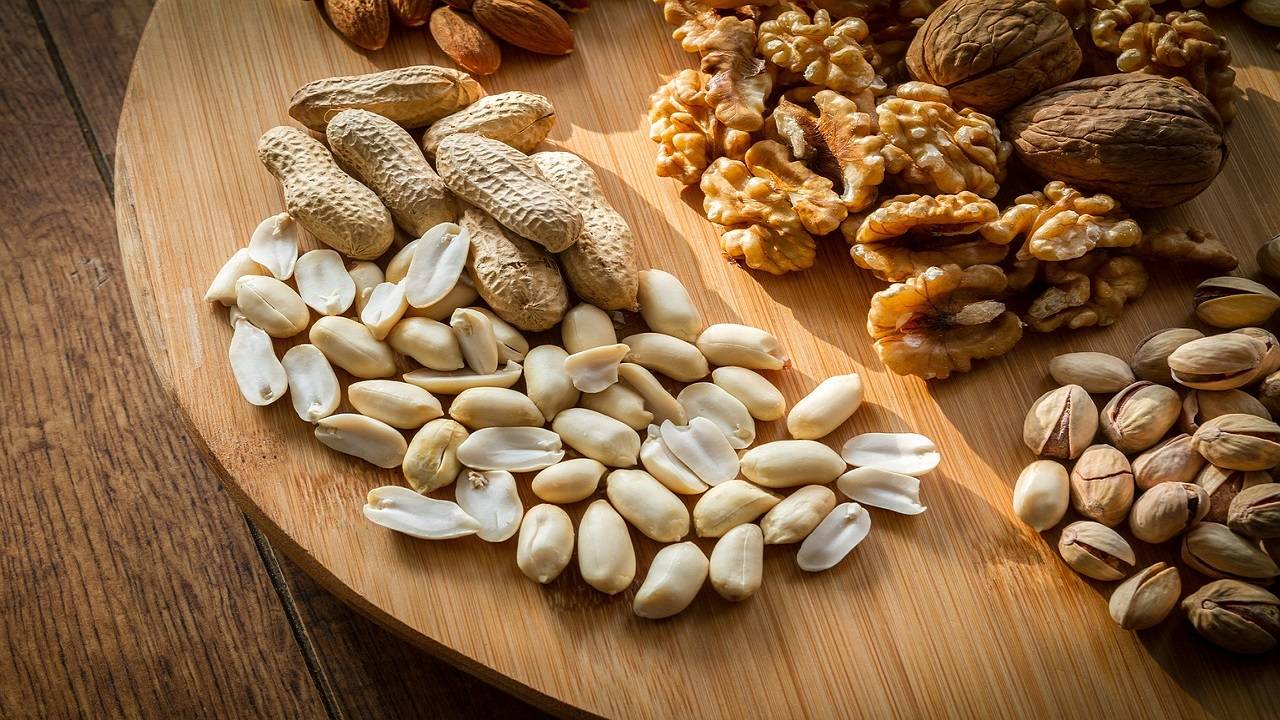All nuts are heart-healthy snack options. (Photo Courtesy- Pixabay)