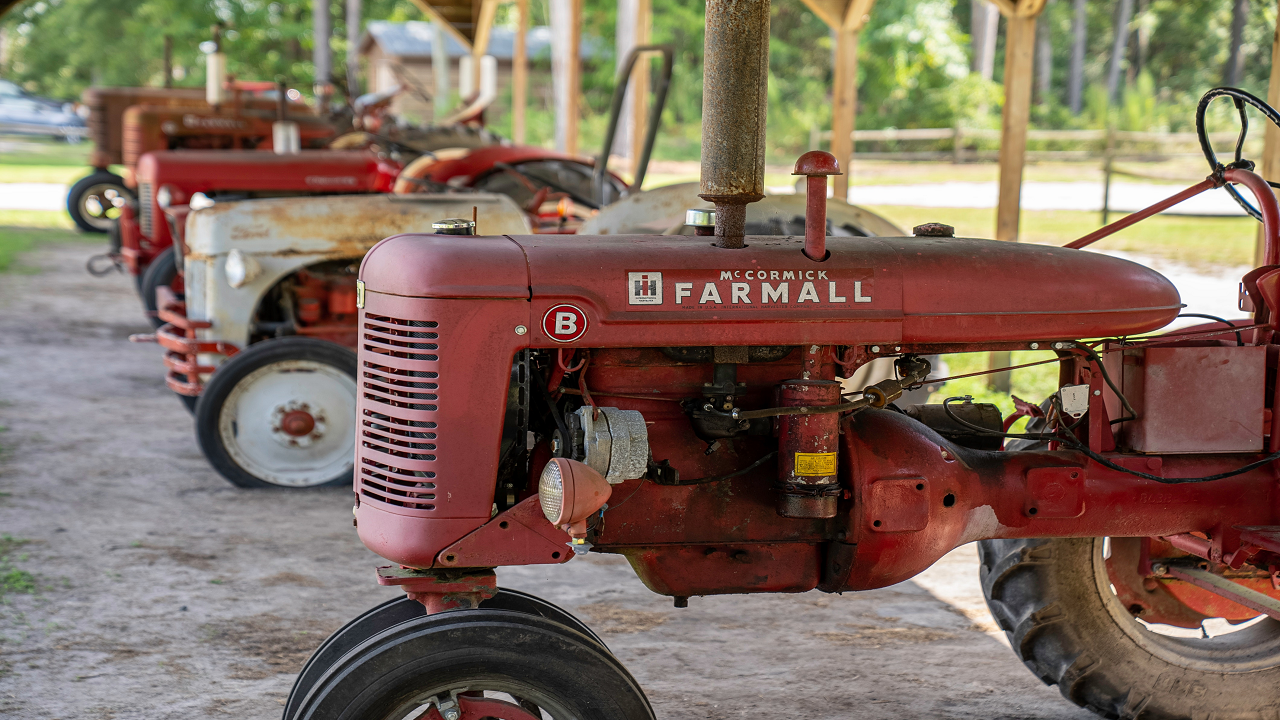 Tractors representative image (Photo Courtesy: Pixabay)