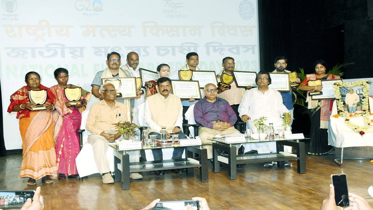 ICAR-CIFRI presented awards on National Fish Farmers' Day