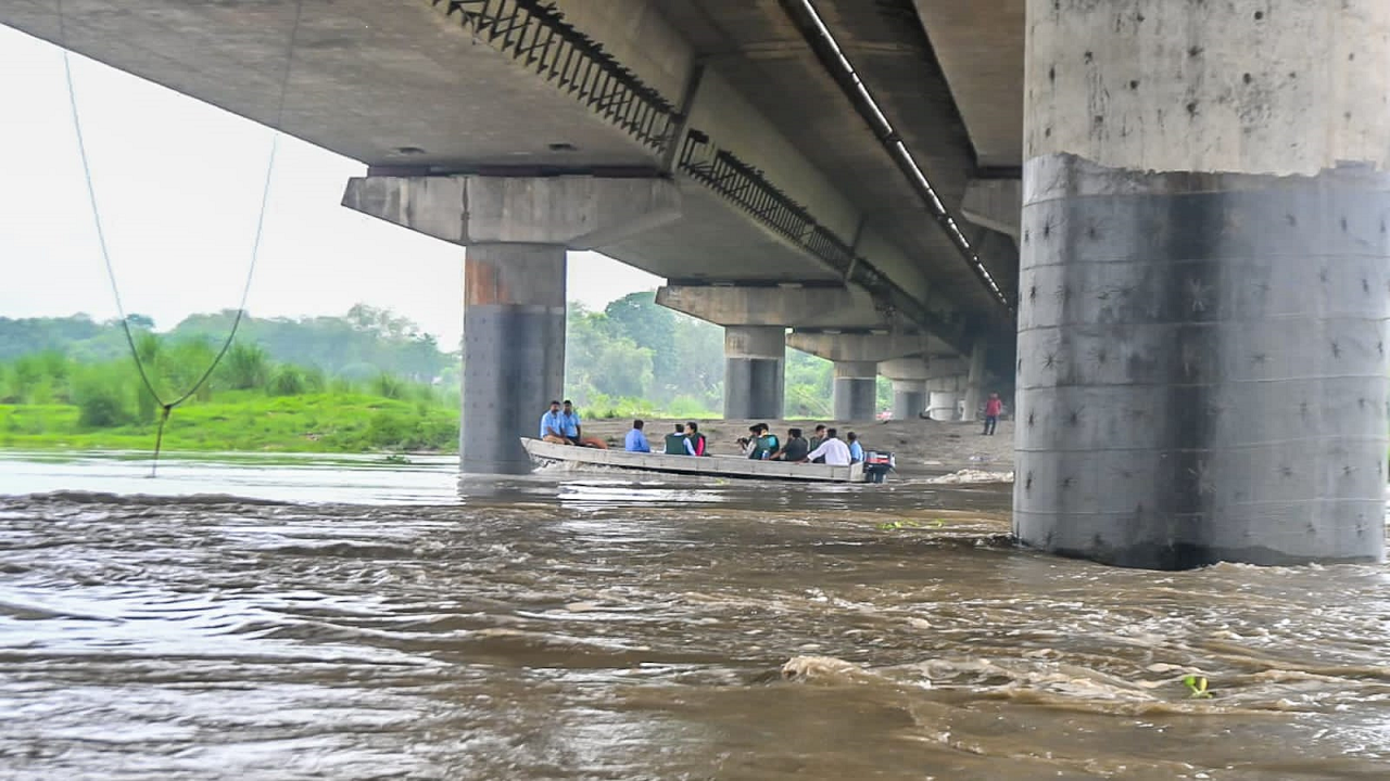The River exceeded the evacuation mark of 206 metres Monday night. (Image Courtesy- @AlokKNMishra/Twitter)