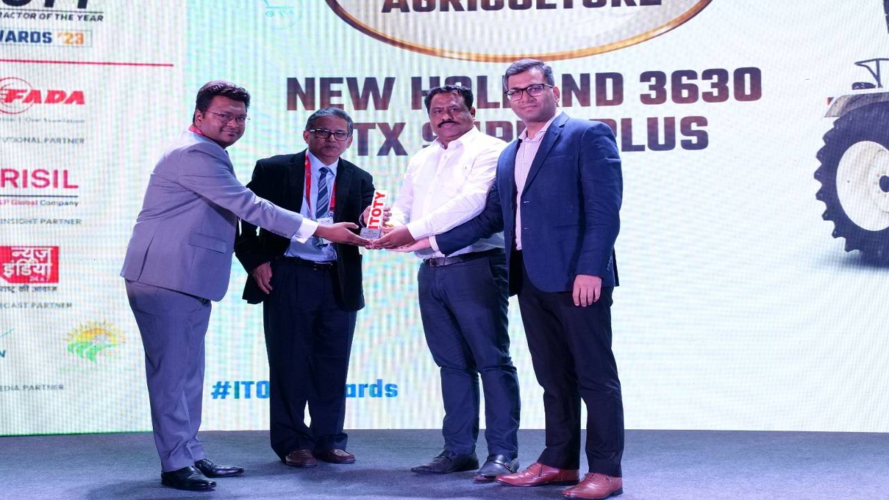 New Holland Agriculture receiving award at Indian Tractor of the Year Awards 2023