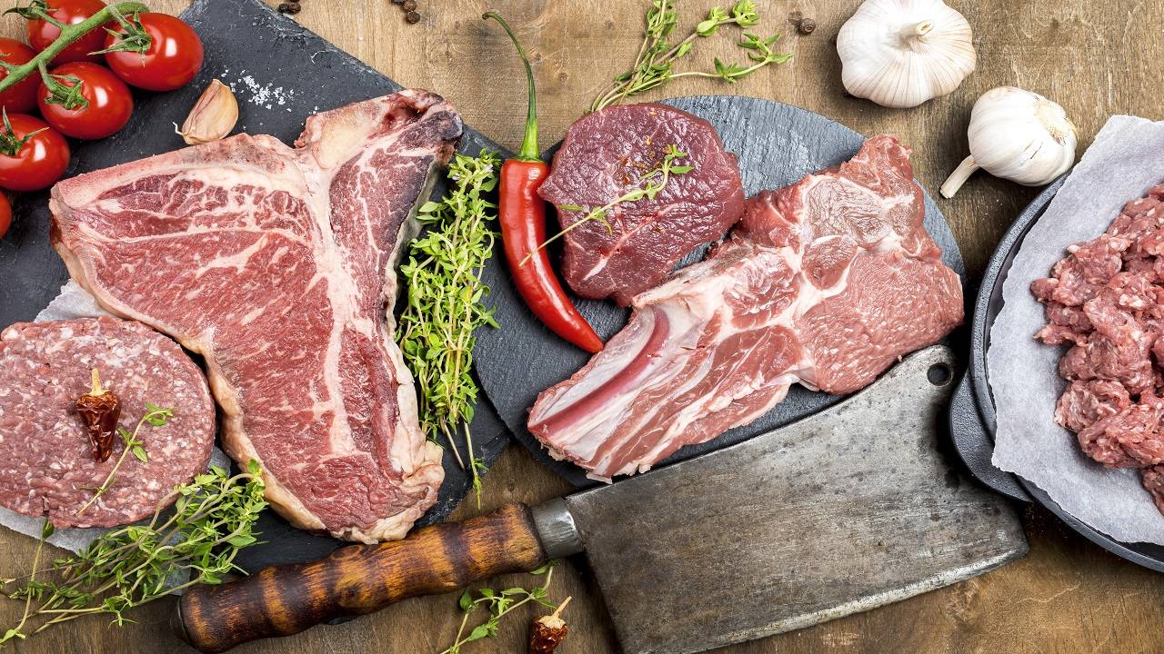 Lean meats contain moderate levels of purines which are beneficial for the body. (Image Courtesy- Freepik)