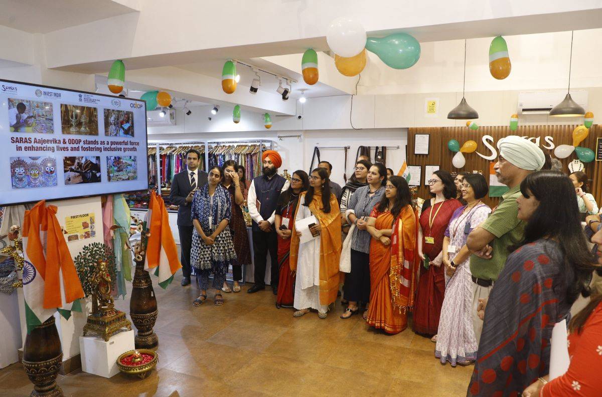 DPIIT and Ministry of Rural Development Launch ODOP Wall at SARAS Aajeevika Store (Photo Source: ODOP/Twitter)