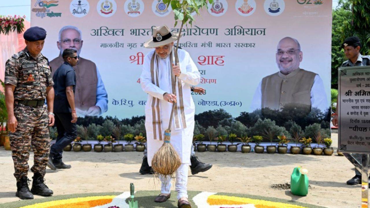 During the campaign, Amit Shah addressed the 'All India Tree Plantation Campaign' as a Maha Kumbh of environmental protection. (Image Courtesy: Amit Shah/Twitter)