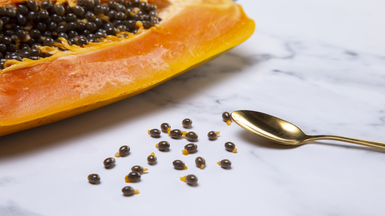 Papaya seeds benefits (Photo Courtesy: Freepik)
