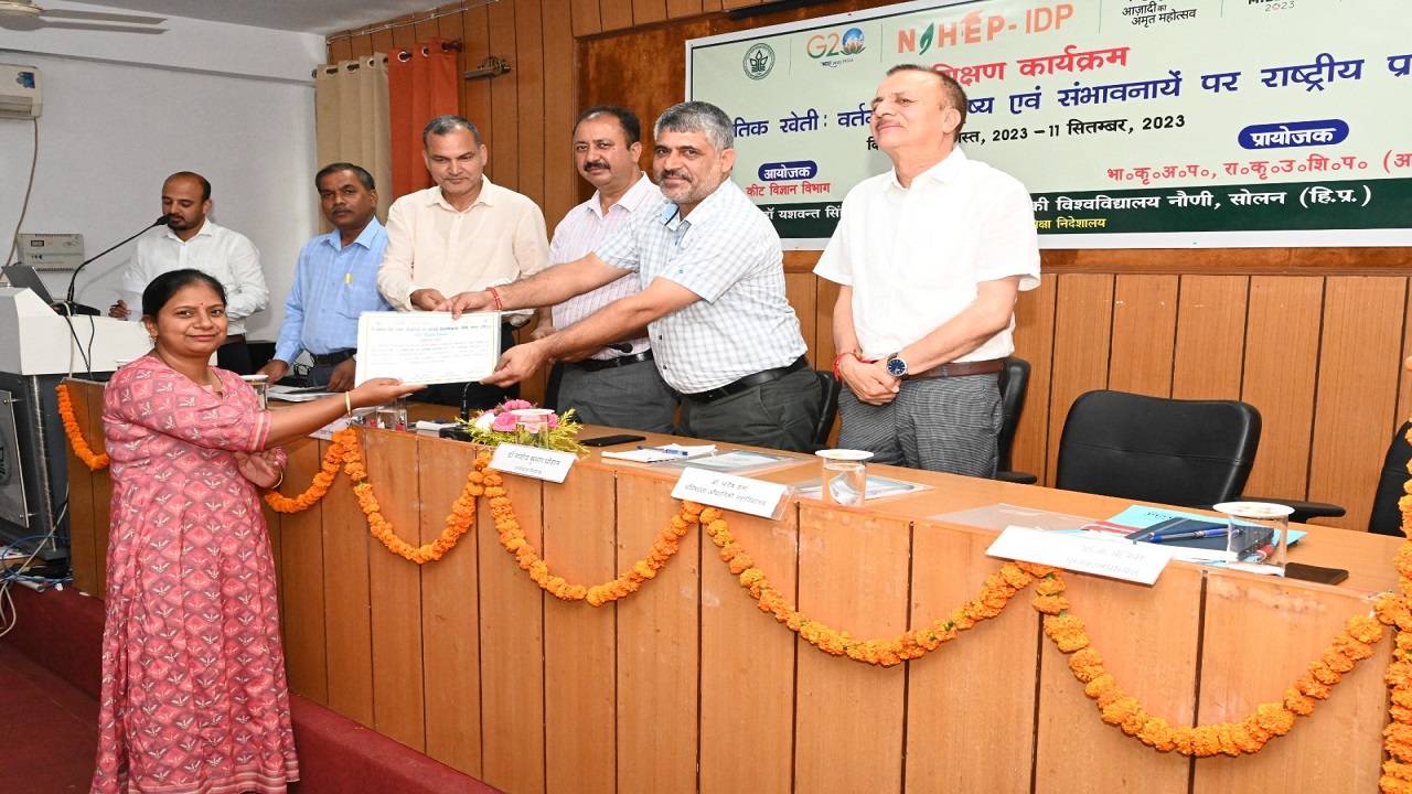 Distribution of certificates to the participants.