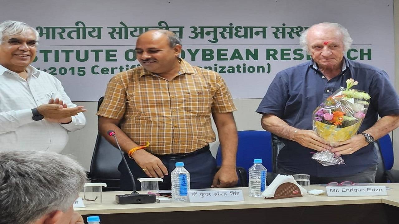 Enrique Erize felicitated at ICAR Institute of Soybean Research.