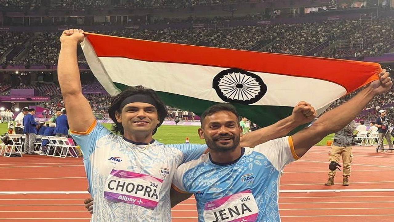 Neeraj Chopra wins gold at Asian Games 2023, Kishore Jaina claims silver (@swainadityap/Twitter)