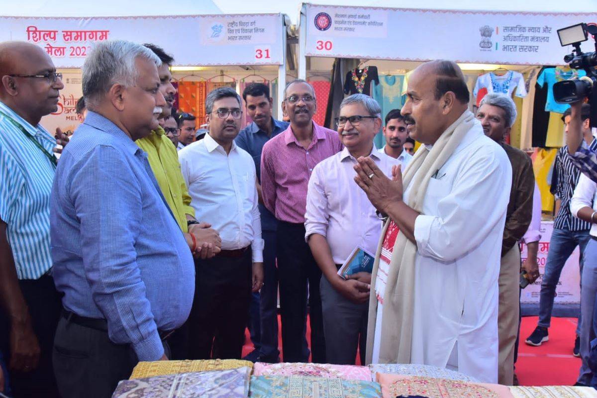 Union Minister for Social Justice and Empowerment Dr. Virender Kumar with Chief Adviser to UP Chief Minister Yogi Adityanath Mr. Avnish Kumar Awasthi (Photo Courtesy: Krishi Jagran)