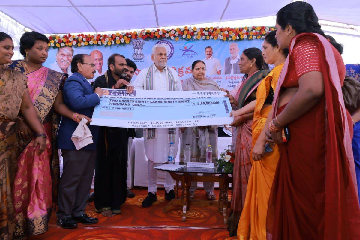 Sagar Parikrama Yatra Phase-X 3rd Day: Minister Rupala Explores Shrimp Food Processing Unit at Godavari Mega Aqua Food Park (Photo Source: PIB)