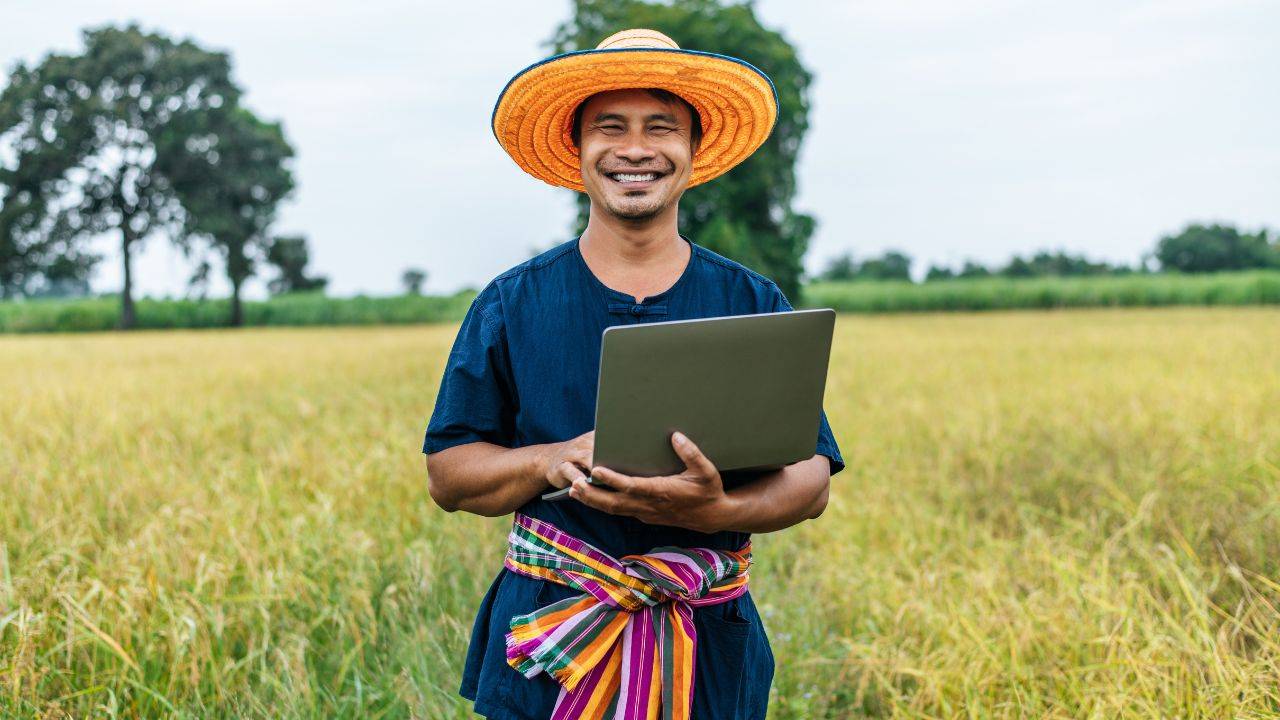 By embracing new technologies, farmers can optimize their decision-making processes. (Image Courtesy: Freepik)