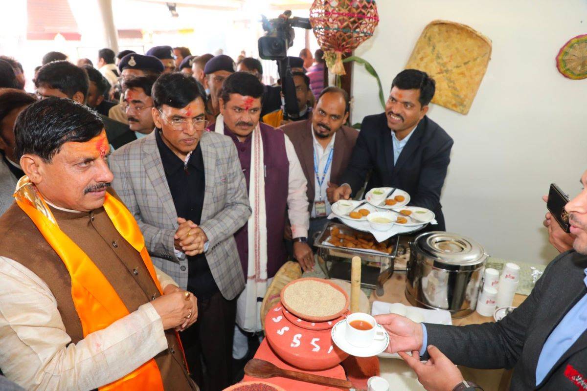 PRASADAM: India's First Healthy & Hygienic Food Street Ignites a Culinary Revolution in Ujjain! (Photo Source: Dr. Mansukh Mandaviya/twitter)