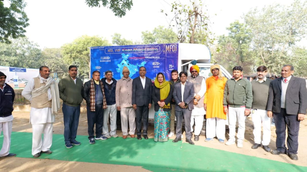 MC Dominic, Founder & Editor-in-Chief of Krishi Jagran with Guests and Farmers at MFOI Samridh Kisan Uttsav