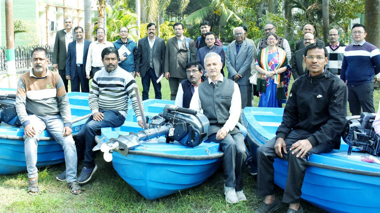 Fishers from four wetlands received Fiber Reinforced Plastic (FRP) Fishing boats (Image: ICAR-CIFRI)