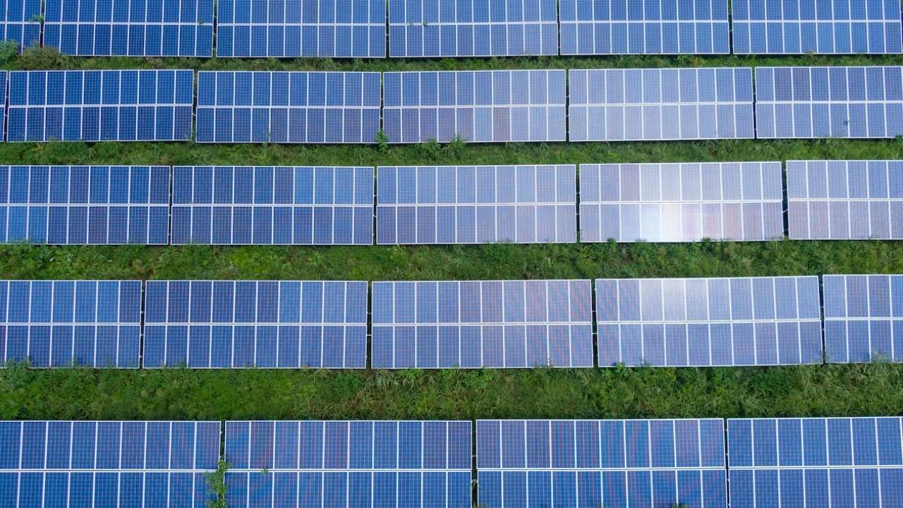 The Government of India has approved amendments to the Electricity (Rights of Consumers) Rules, 2020, with a special focus on facilitating solar energy adoption. (Courtesy: Pexels)