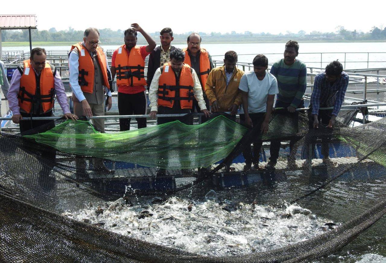 Dr. Abhilaksh Likhi Reviews Booming Aquaculture at Getalsud Dam, Ranchi (Photo Source: @likhi_dr/X)