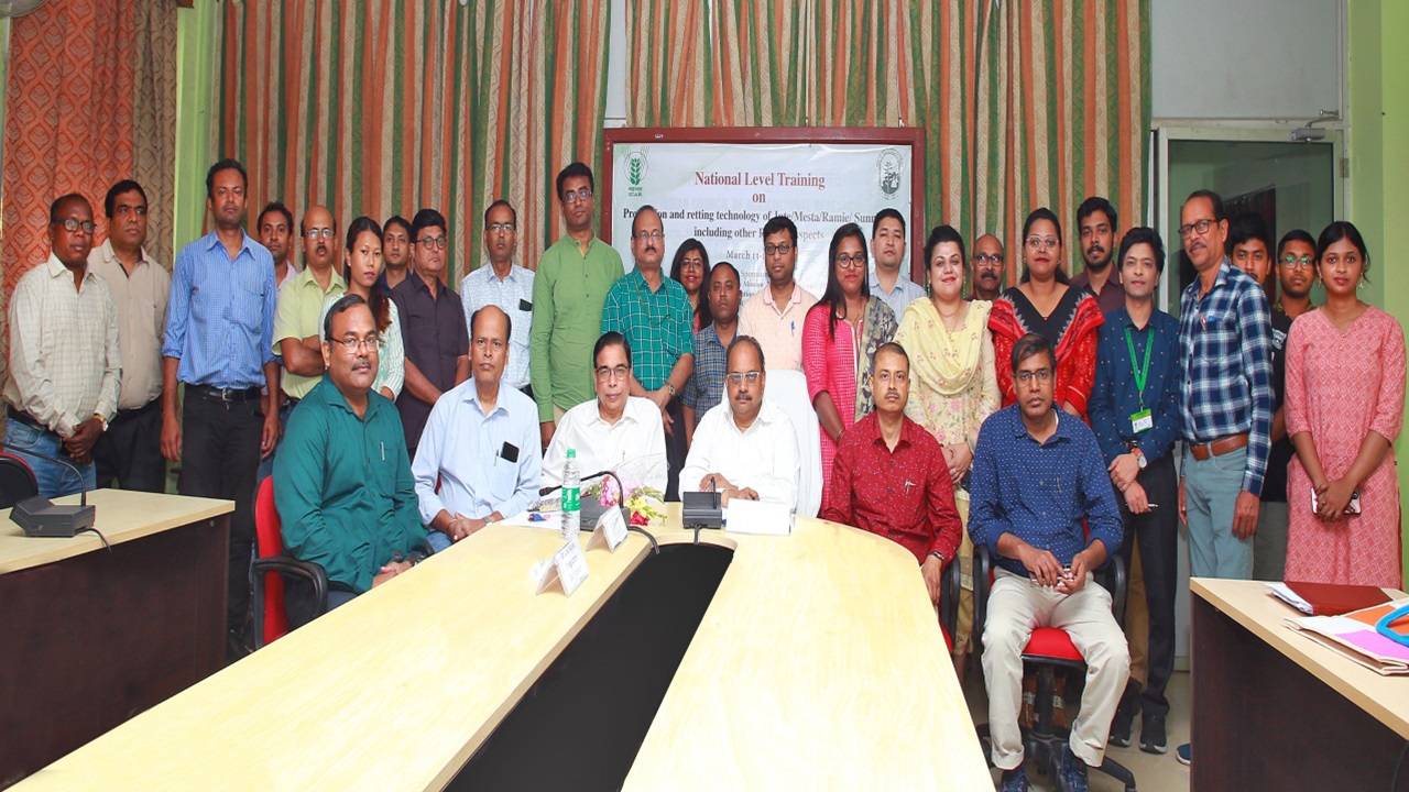 The ICAR-NINFET, Kolkata training session saw participation from a diverse group of around 15 officials from three key jute-growing states i.e. West Bengal, Odisha, and Meghalaya.