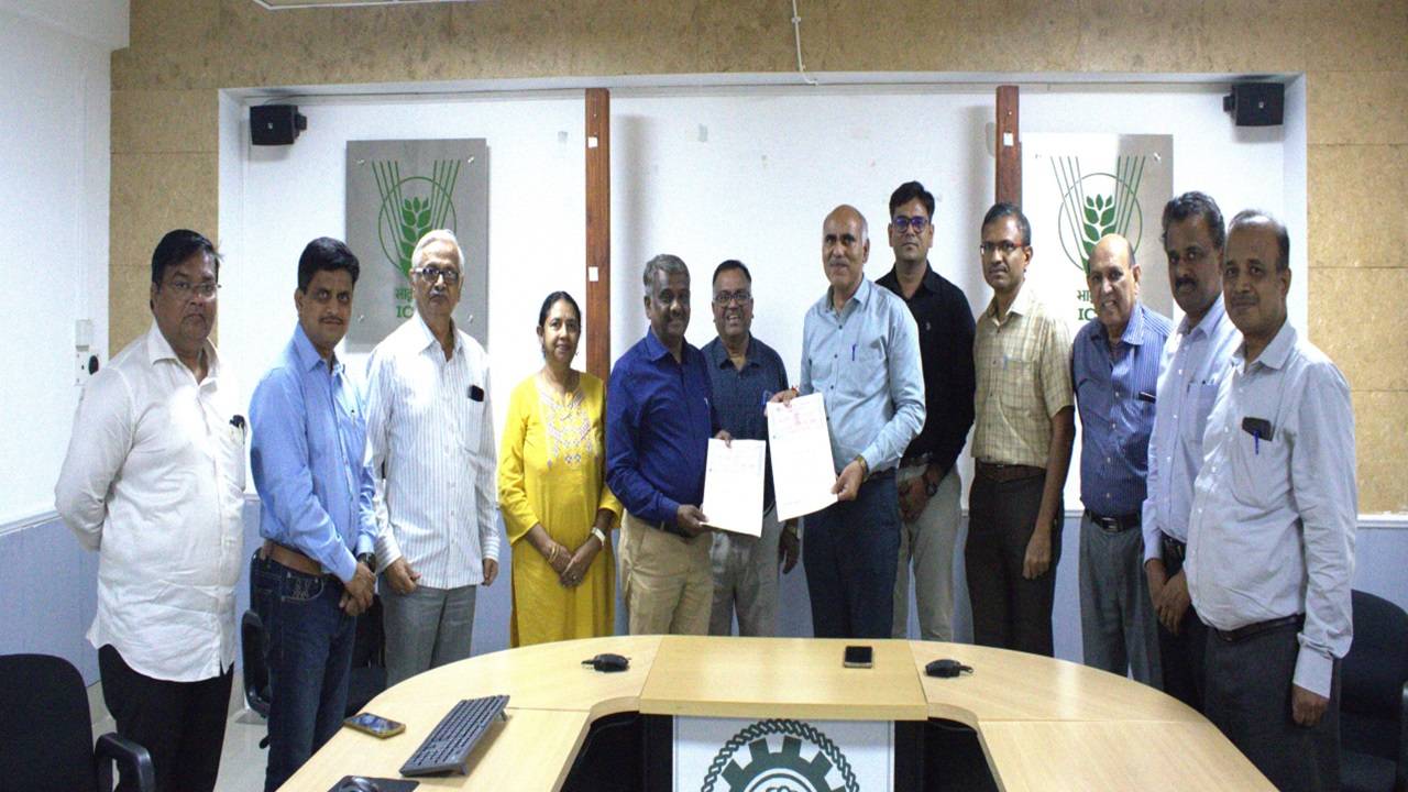 The MoU was formalized by Dr. S. K Shukla, Director of ICAR-CIRCOT, and Mr. G. T. Gadekar, Director of Relegare Agro Life Bio Science. (Picture Courtesy: ICAR-CIRCOT/X)