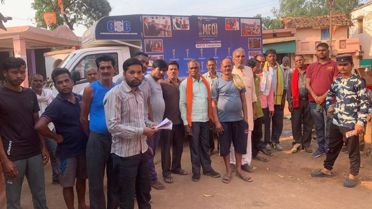 Farmers in Agariya village of Jabalpur district, MP, gathered at the 'MFOI, VVIF Kisan Bharat Yatra'