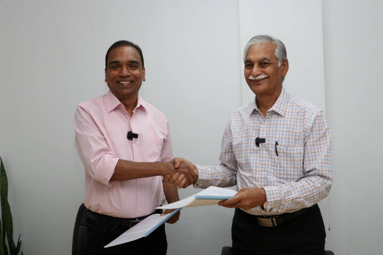 MC Dominic, Founder & Editor-in-Chief of Krishi Jagran & Agriculture World along with K.V. Somani, Managing Director of Somani Seedz at MoU Signing Ceremony (Krishi Jagran Head Office, New Delhi)