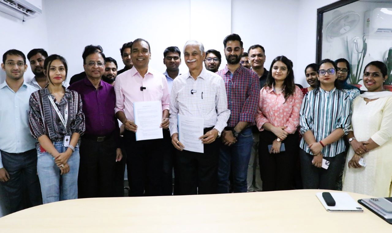 Krishi Jagran Team along with the officials of Somani Seedz at the MoU signing ceremony