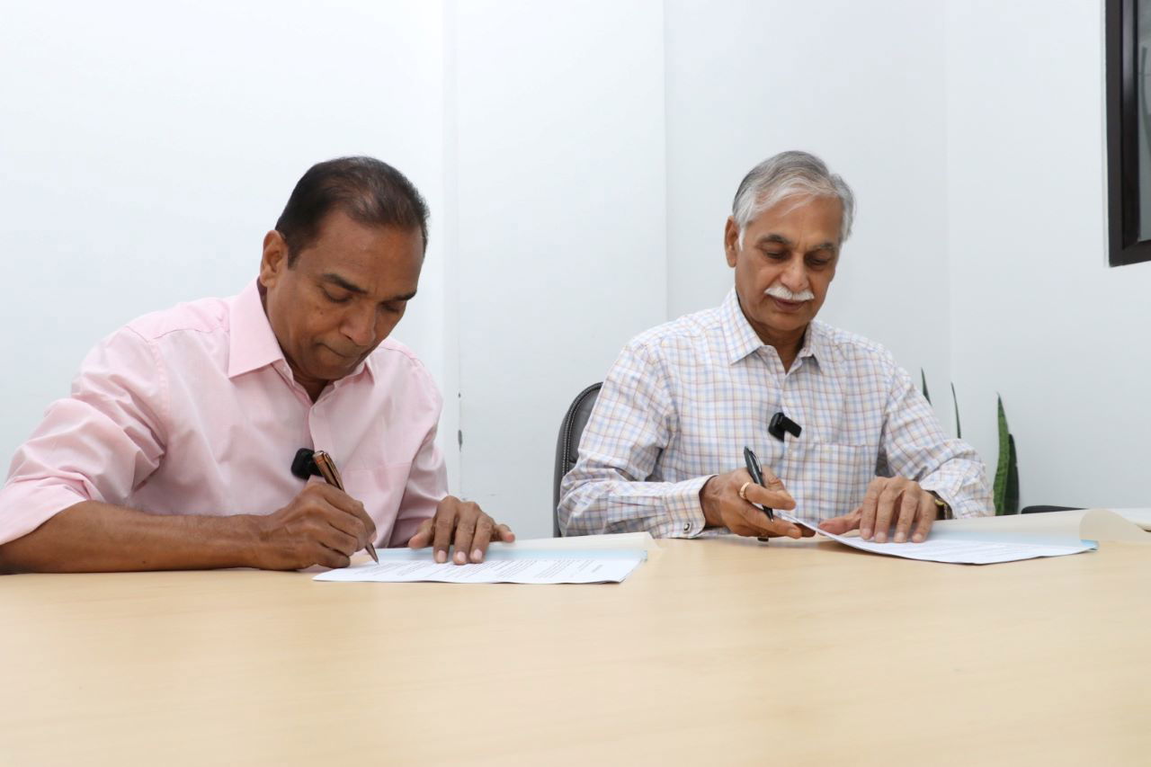 MC Dominic, Founder & Editor-in-Chief of Krishi Jagran & Agriculture World and K.V. Somani, Managing Director of Somani Seedz during MoU Signing Ceremony at Krishi Jagran Head Office, New Delhi