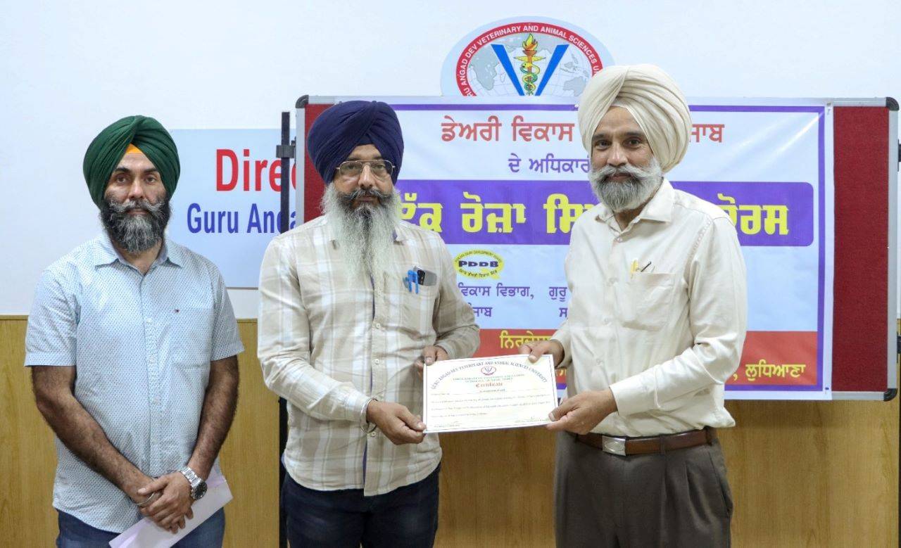 Dr. Parkash Singh Brar Distributing Certificates (Photo Source: GADVASU)