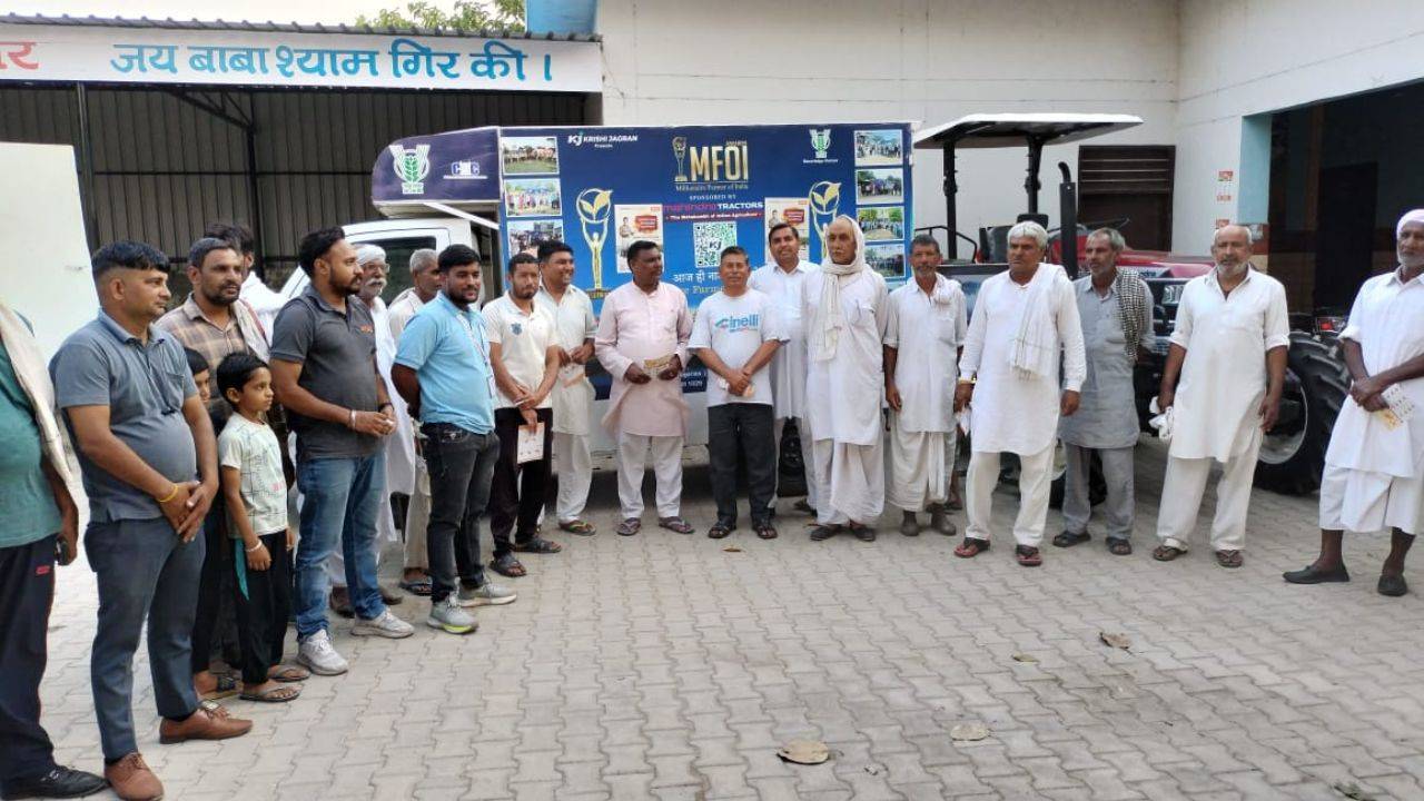 Farmers supporting the 'MFOI, VVIF Kisan Bharat Yatra', in partnership with STIHL