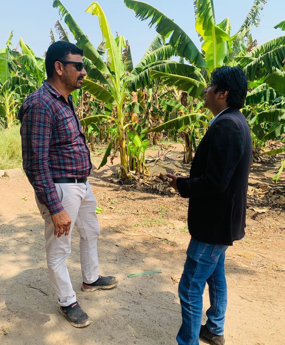 Dhirendra Desai, a progressive farmer, shared his experience in banana cultivation with Krishi Jagran team