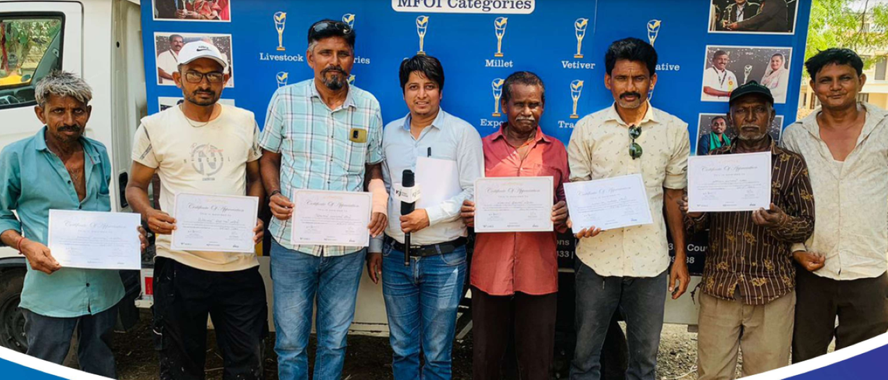 Krishi Jagran team presented certificates of appreciation to progressive farmers