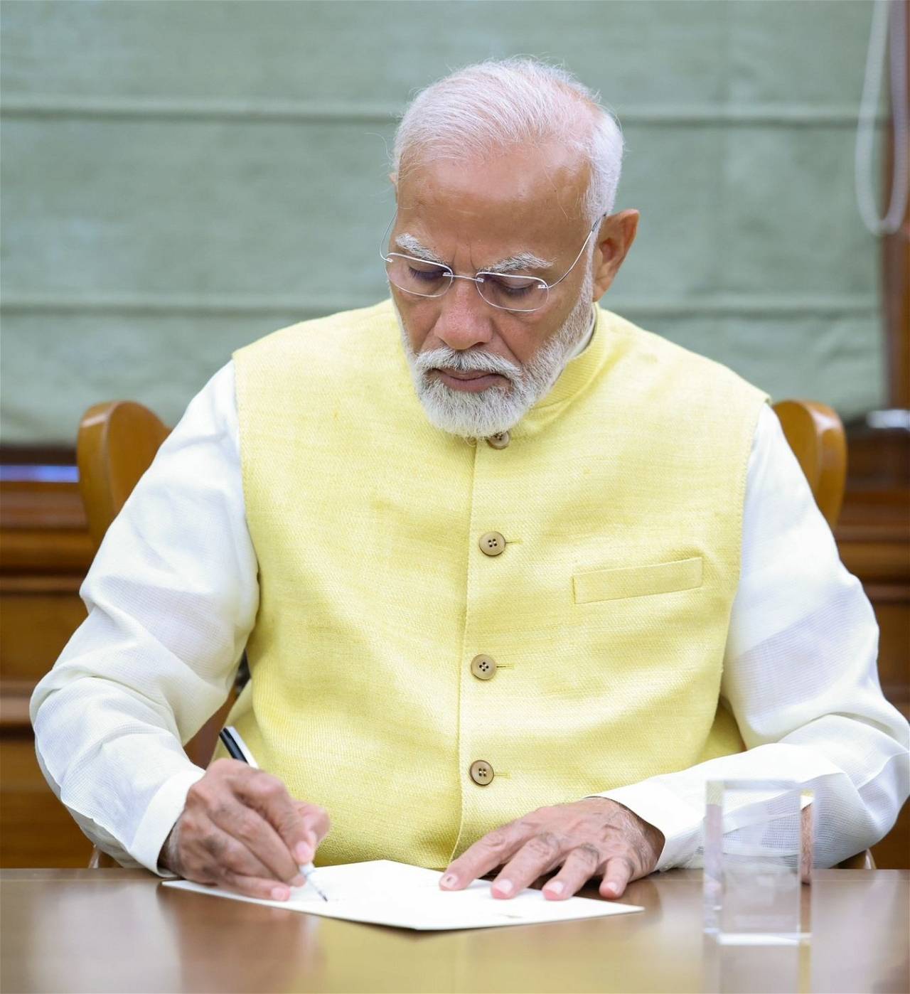 PM Kisan 17th Installment Release Authorized: PM Modi Signs 1st File After Swearing-In