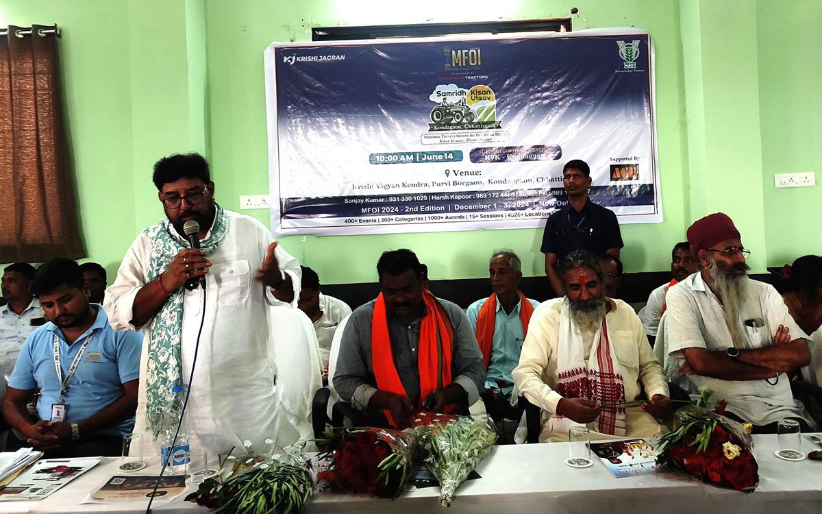 Dr. Raja Ram Tripathi, MFOI Ambassador, addressing the gathering at MFOI Samridh Kisan Utsav, Kondagaon, Chhattisgarh