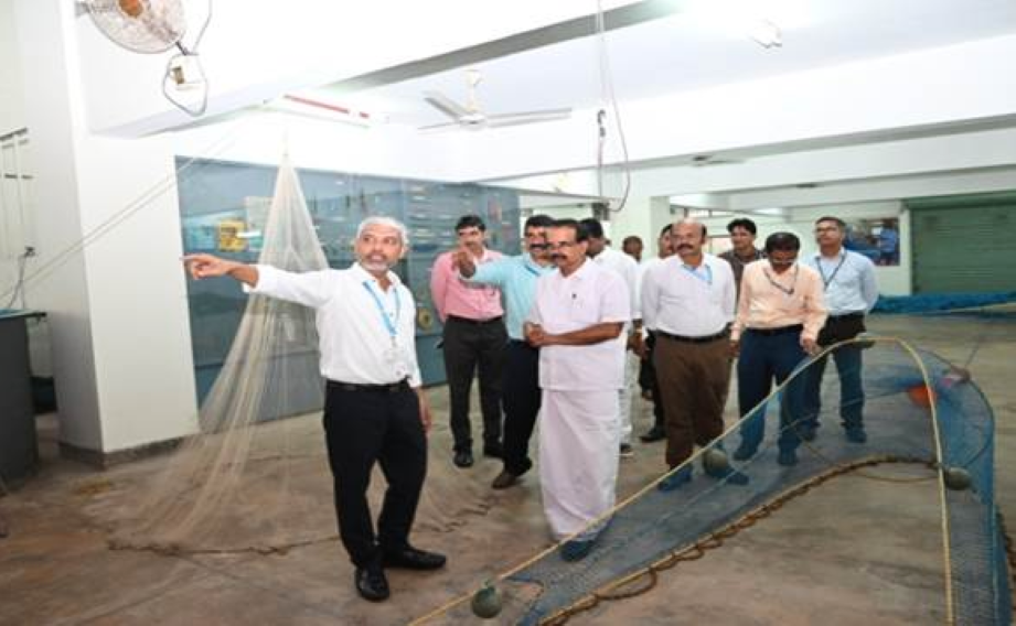 MoS for Fisheries Animal Husbandry and Dairying George Kurian Visits CIFNET, Kochi (Photo Source: PIB)