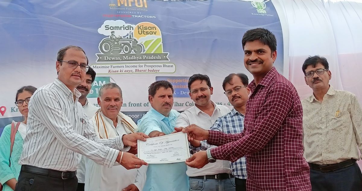 Certificate distribution to the progressive farmers