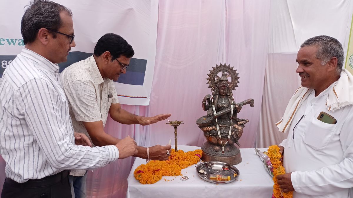 Lamp lightening by guests at ‘MFOI Samridh Kisan Utsav’