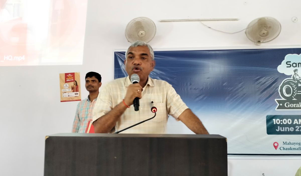 Arvind Singh, DDA, Gorakhpur addressing the gathering at 'MFOI Samridh Kisan Utsav' in Gorakhpur, Uttar Pradesh