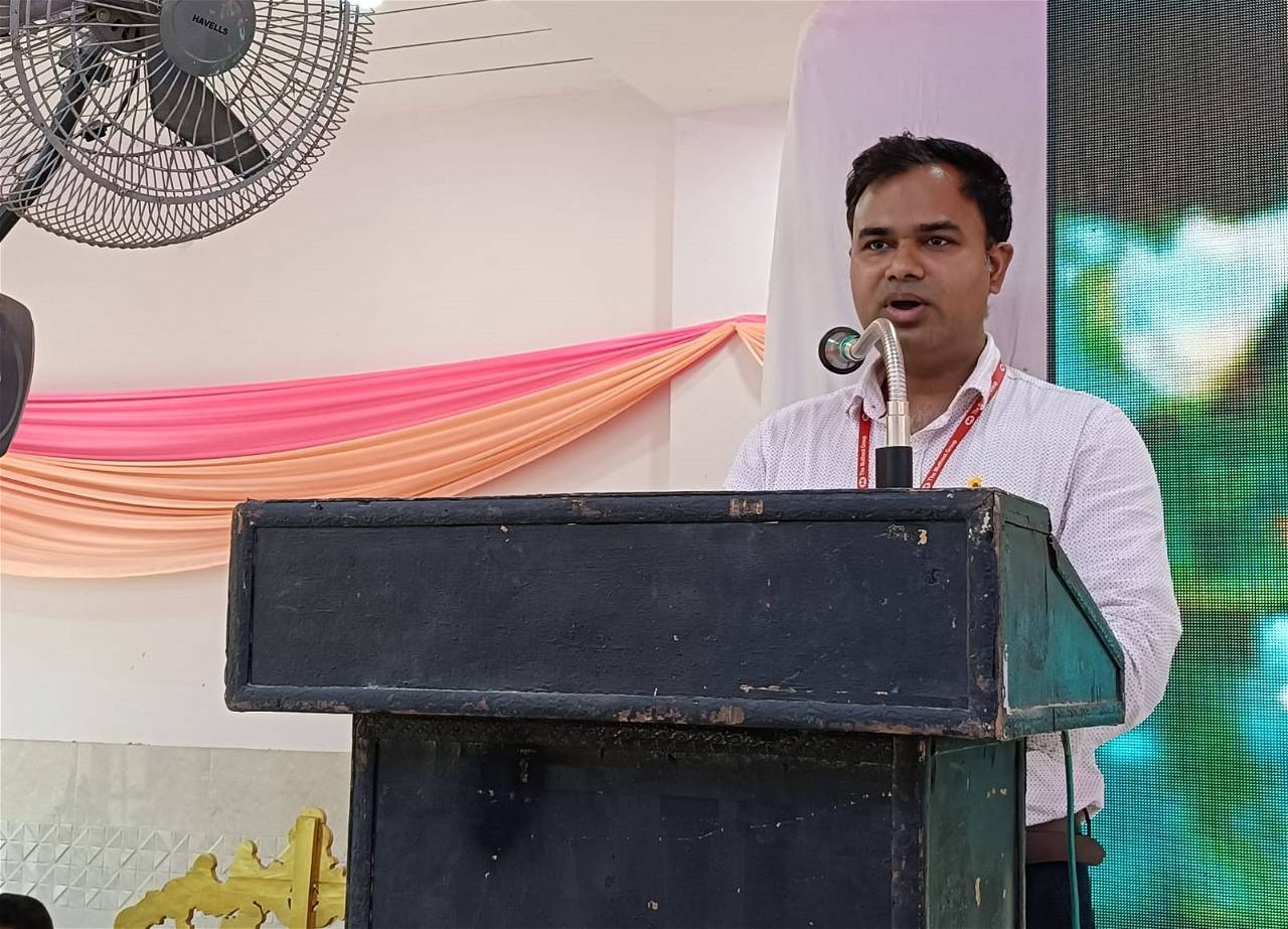 Mohammed Amber Ansari, Assistant Branch Manager (Haridwar), Muthoot Finance addressing the gathering at 'MFOI Samridh Kisan Utsav' in Uttarakhand